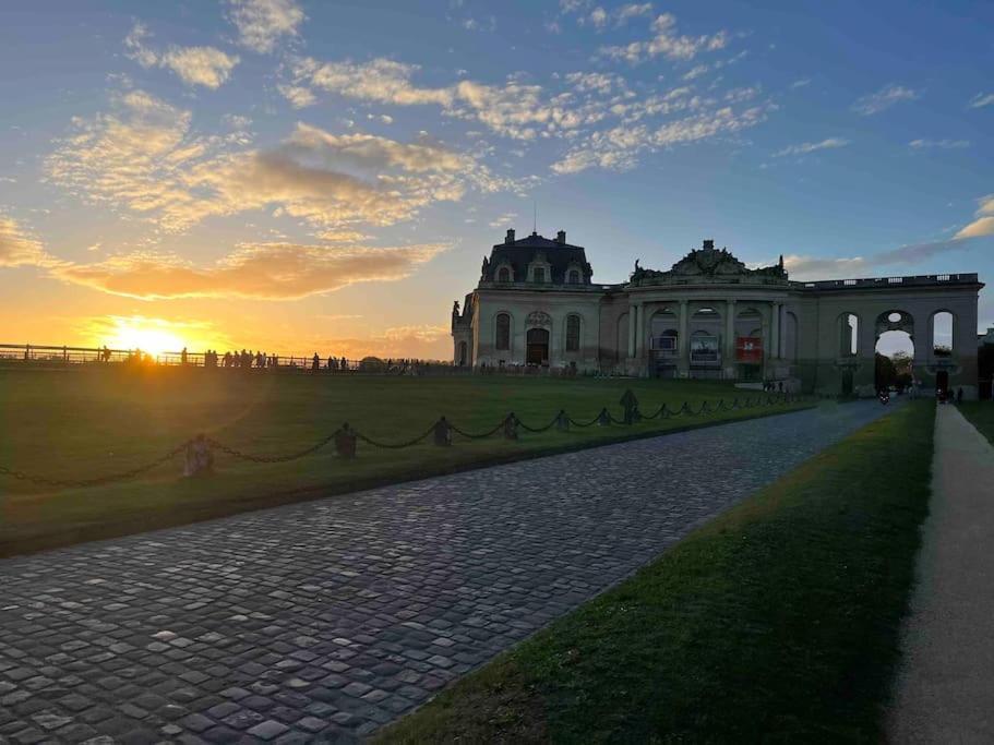Le Logis Cantilien Lamorlaye-Chantilly Экстерьер фото